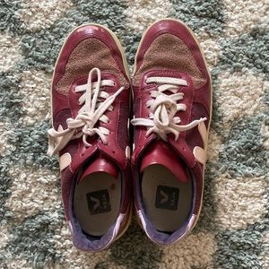 Maroon & Purple Vejas